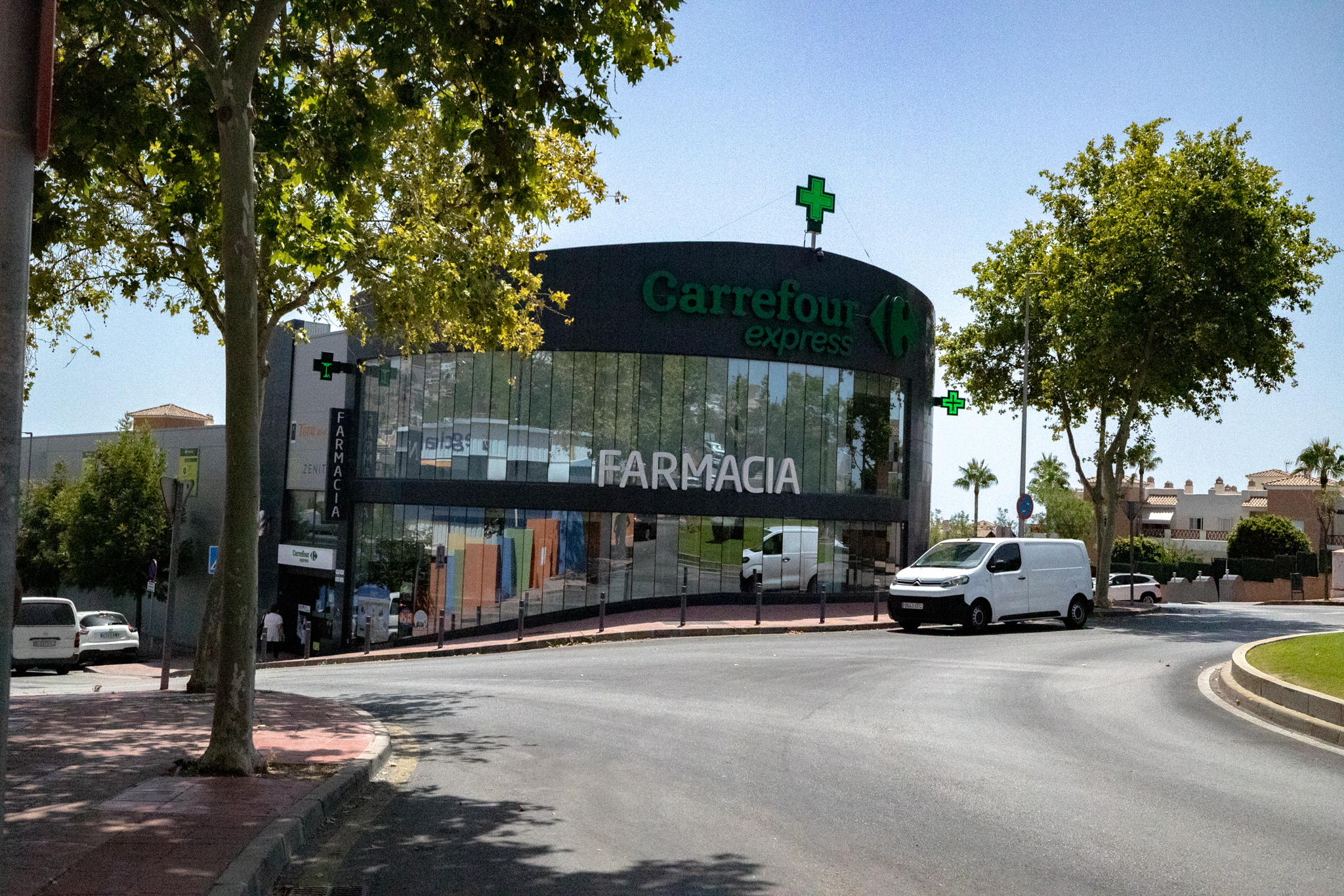 Fachada de aluminio contemporánea — Cristamar