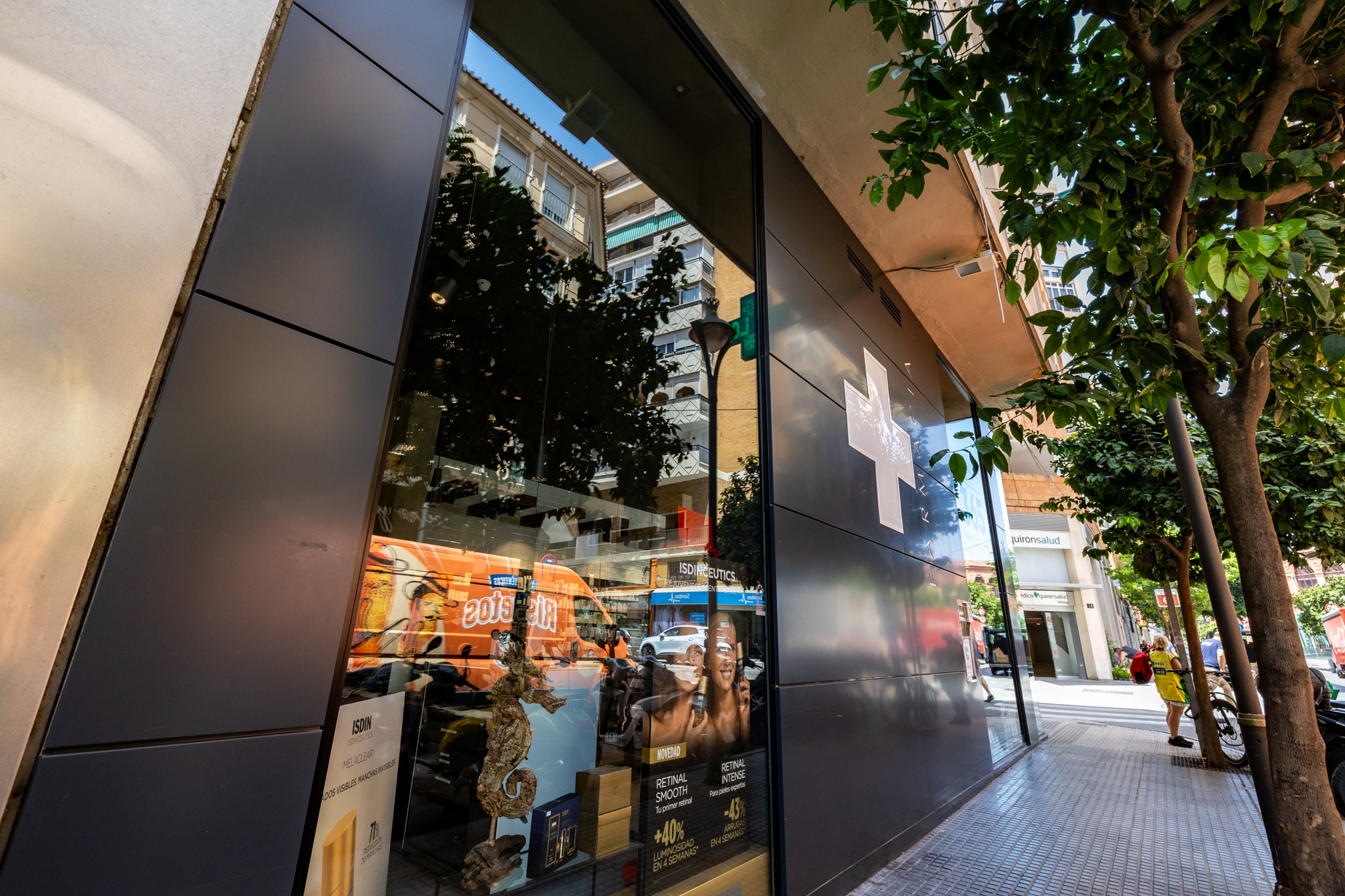 Fachada de aluminio contemporánea — Cristamar